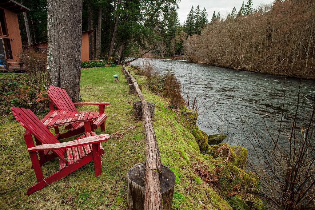 Loloma Lodge And Cabins McKenzie Bridge Bagian luar foto